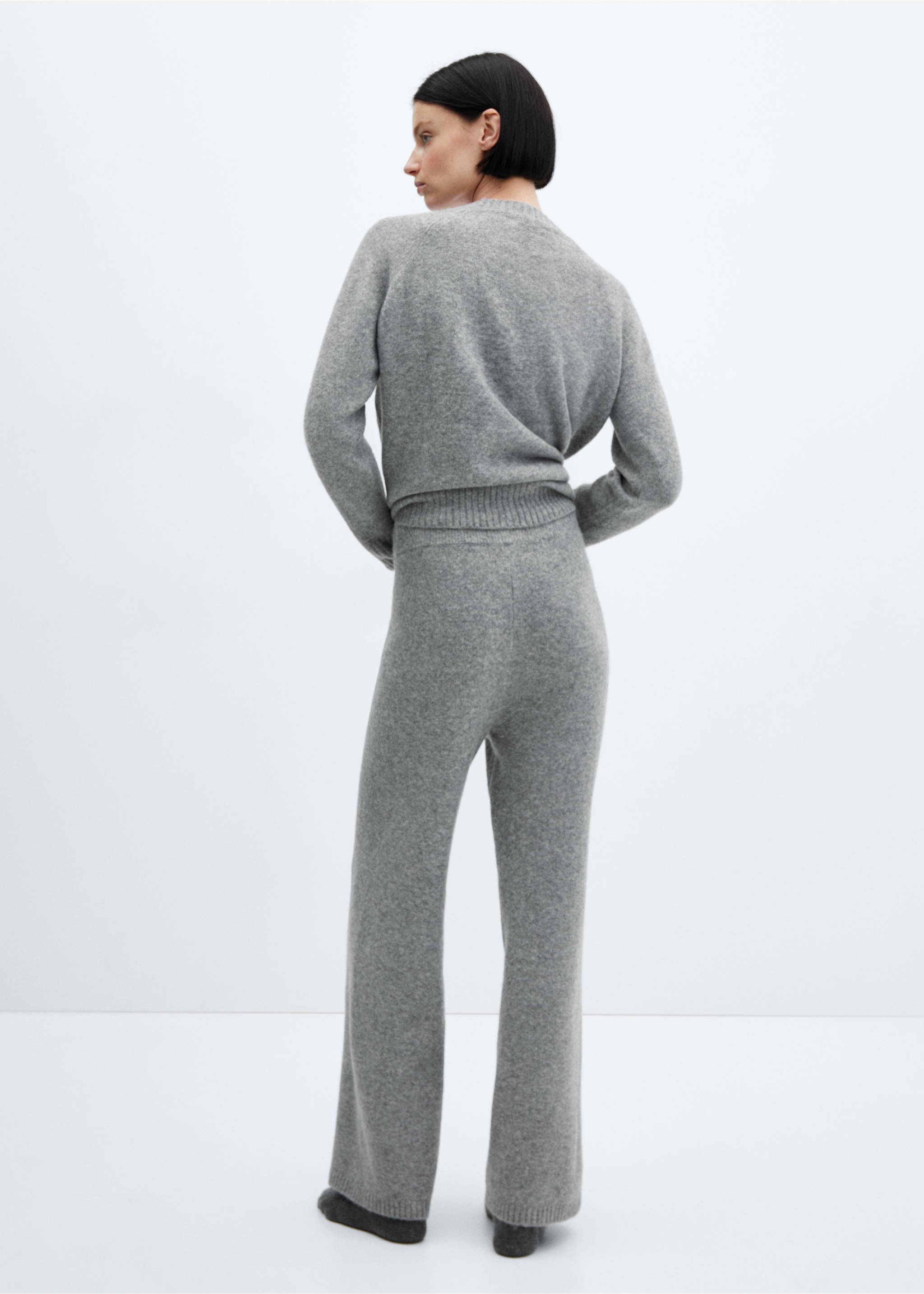 Long knitted trousers - Reverse of the article, Grey. Ref: 27192933-00.