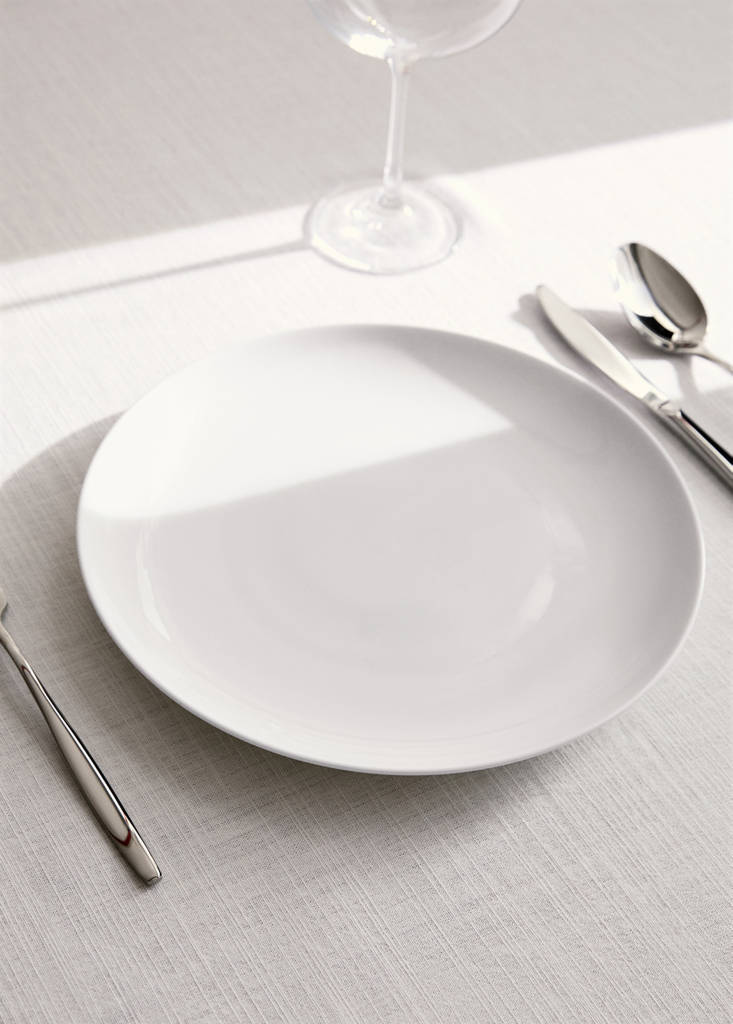 Premium flat Bonne porcelain plate — Off White