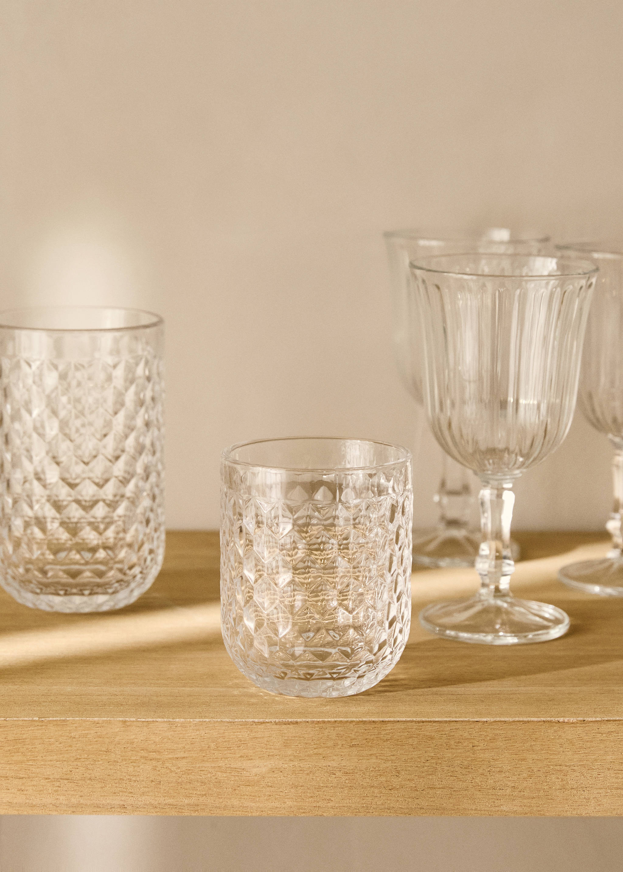 Small geometric embossed glass - General plane