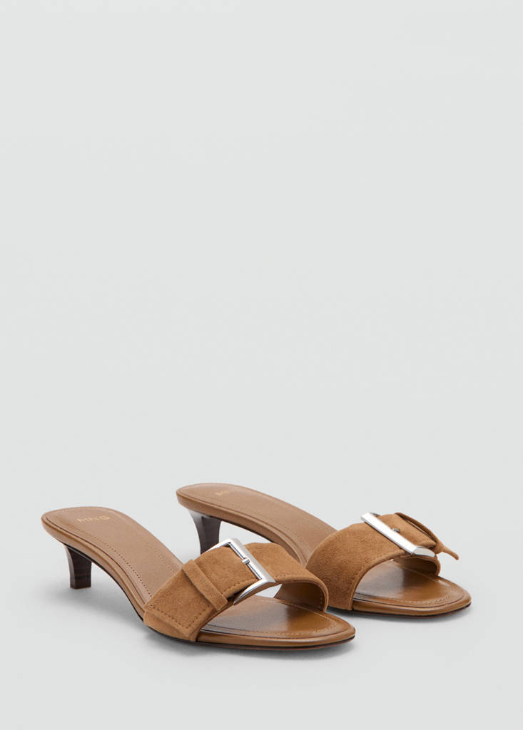 Leather heeled sandal with buckle — Sand