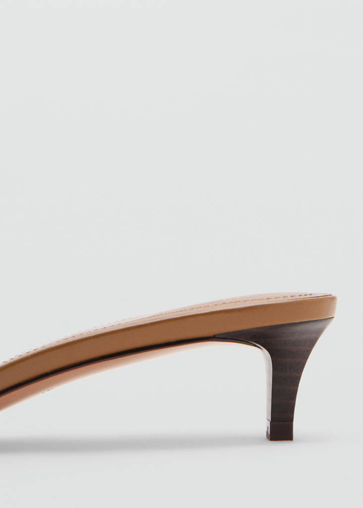 Leather heeled sandal with buckle — Sand