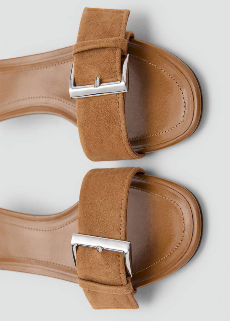 Leather heeled sandal with buckle — Sand