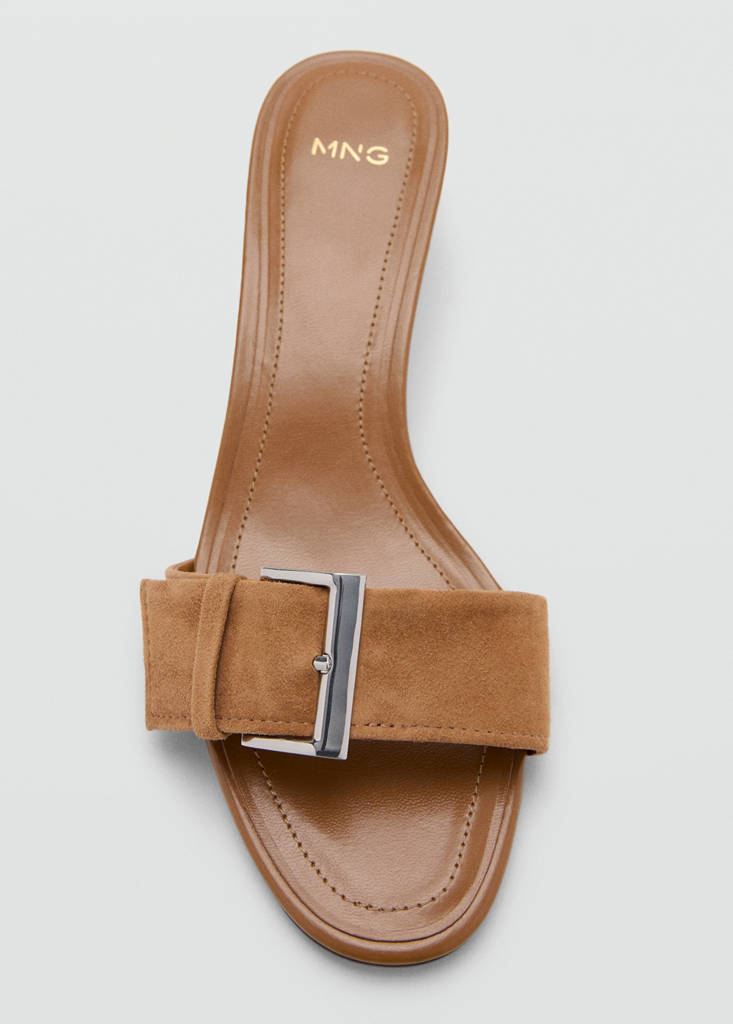 Leather heeled sandal with buckle — Sand