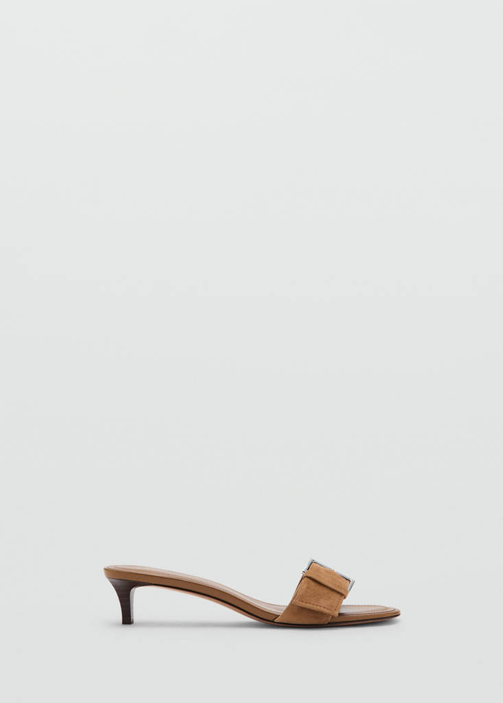 Leather heeled sandal with buckle — Sand