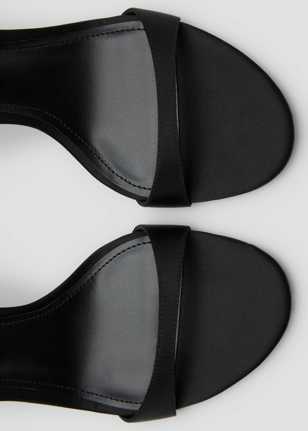 Strappy heeled sandals — Black