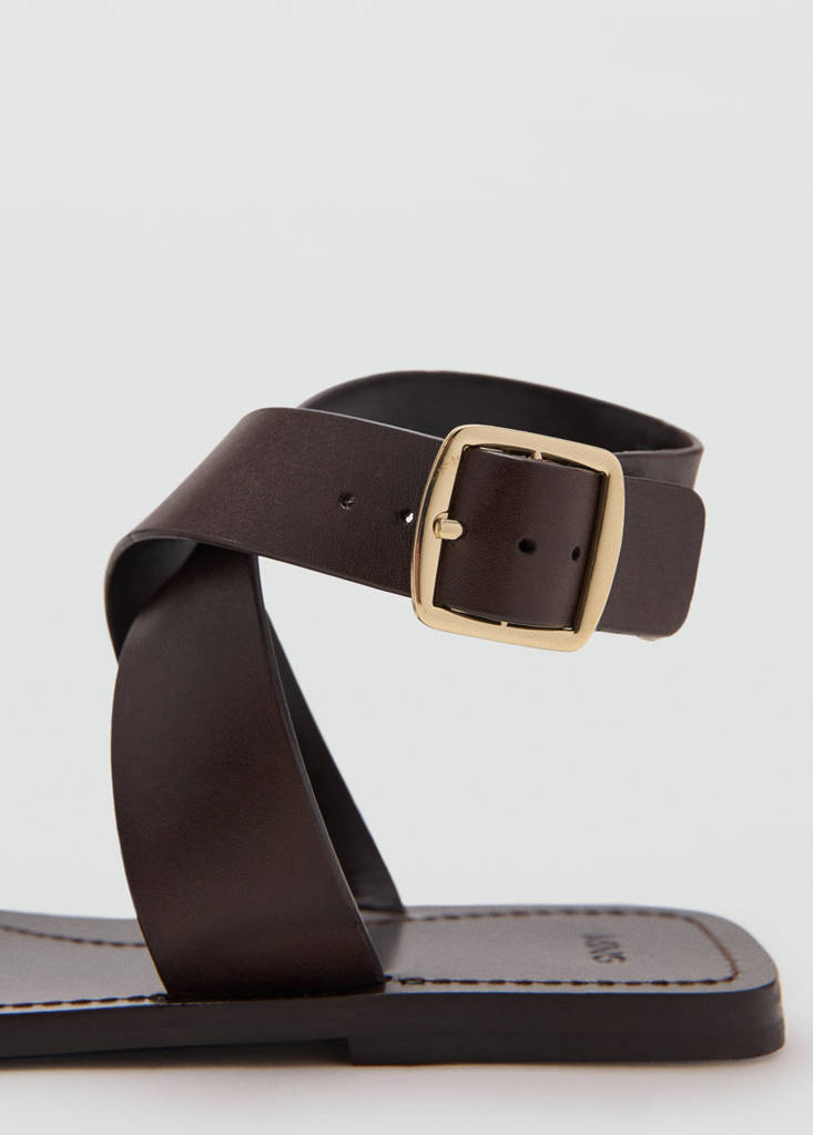 Flat leather sandal — Chocolate