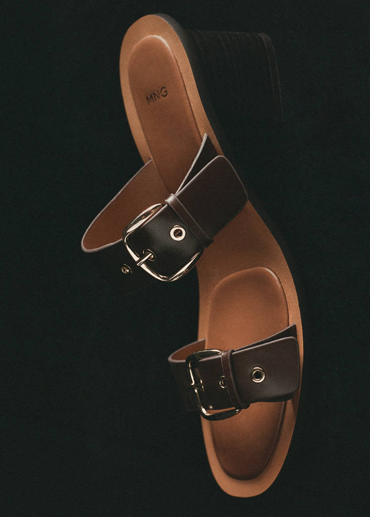 Leather heeled sandals with buckles — Brown