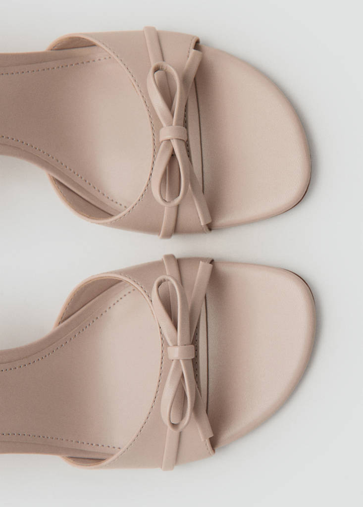 Strappy heeled sandals with bow detail — Nude