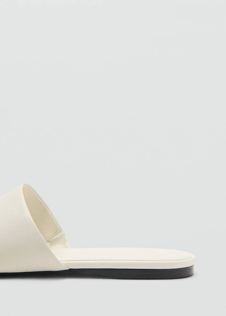 Flat leather sandal — Ecru