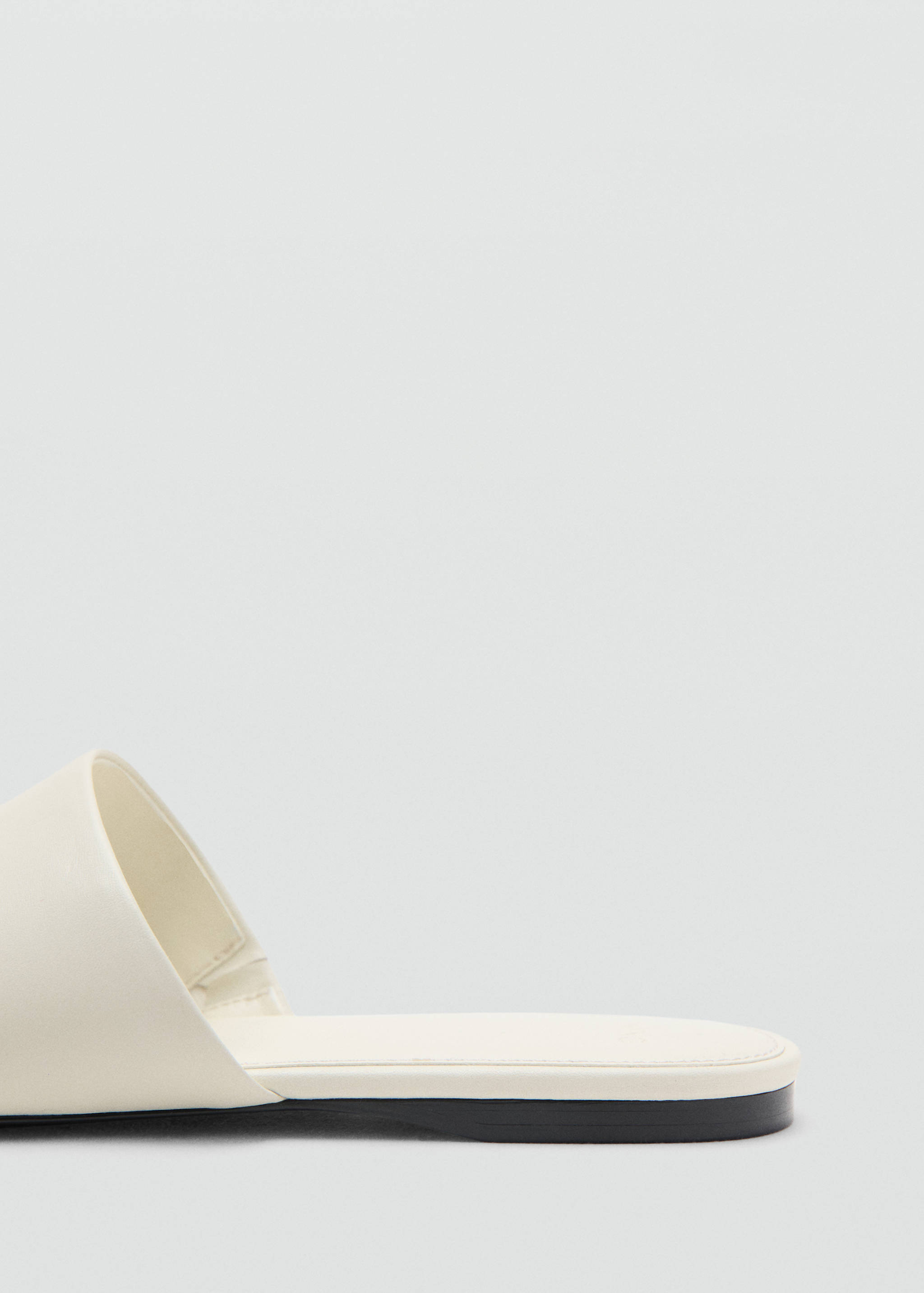 Flat leather sandal - Details of the article 1