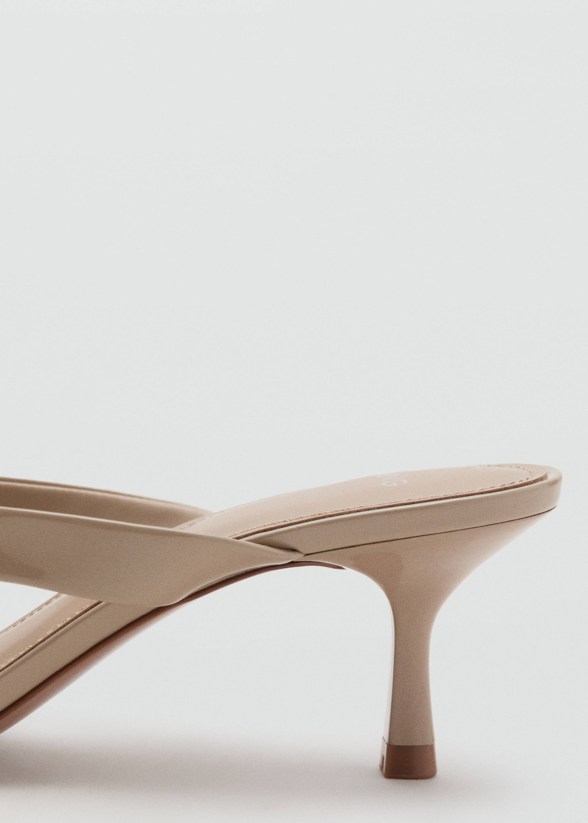 Sandales à lanières et talon - Détail de l'article 1