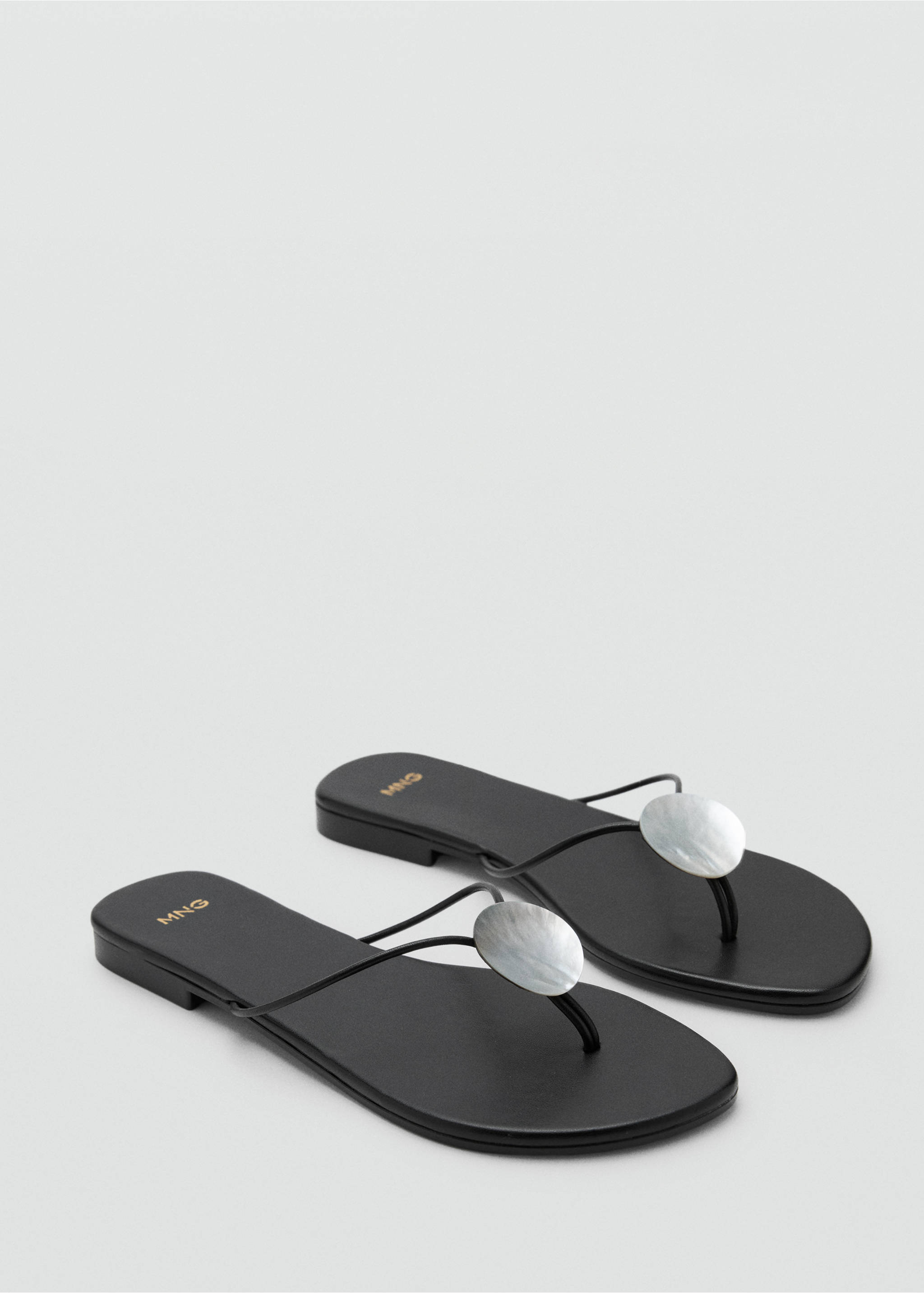 Leather sandals with metallic detail - Medium plane, Black. Ref: 37001374-00.