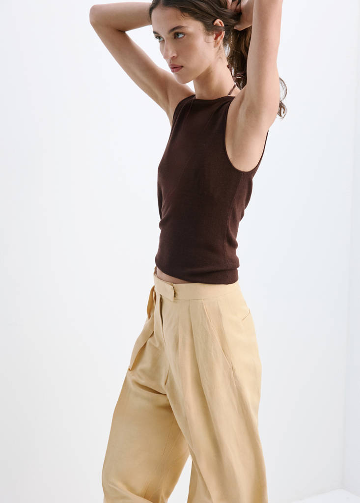 Fine knit boat neck top — Brown