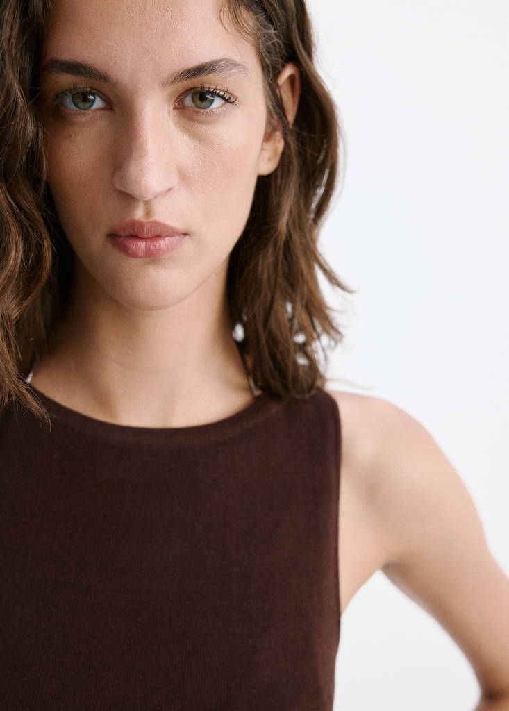 Fine knit boat neck top — Brown