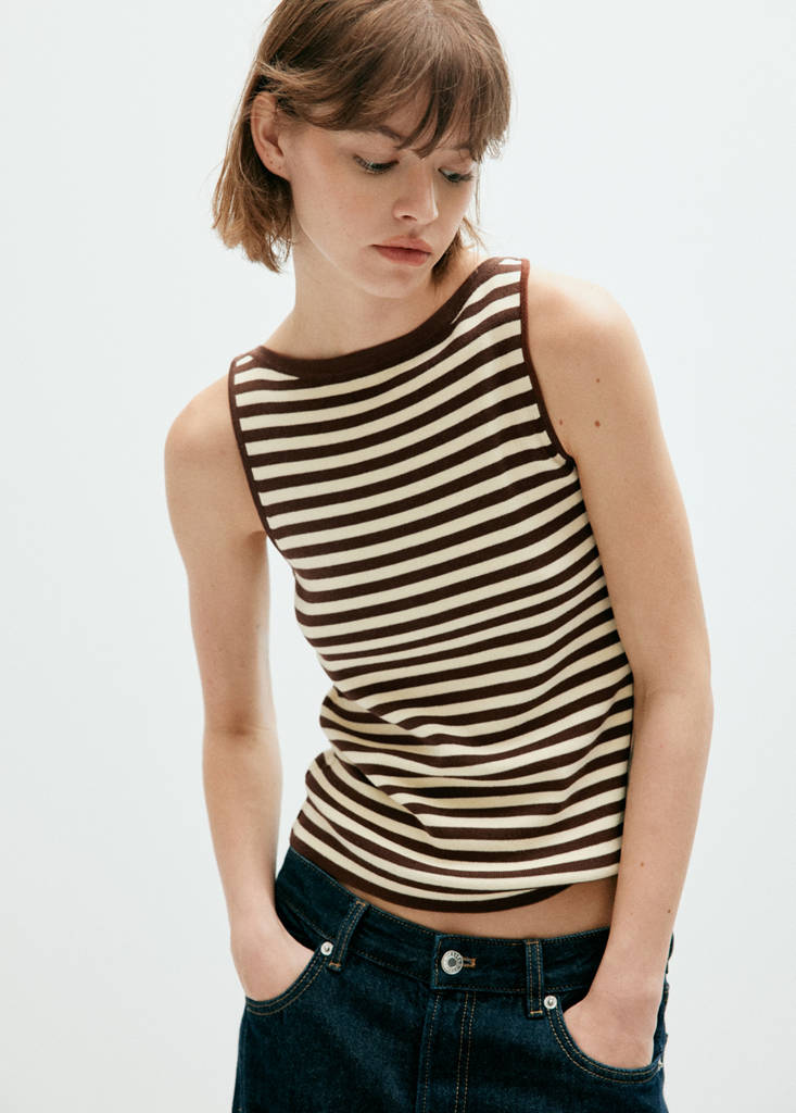 Fine knit boat neck top — Coffee