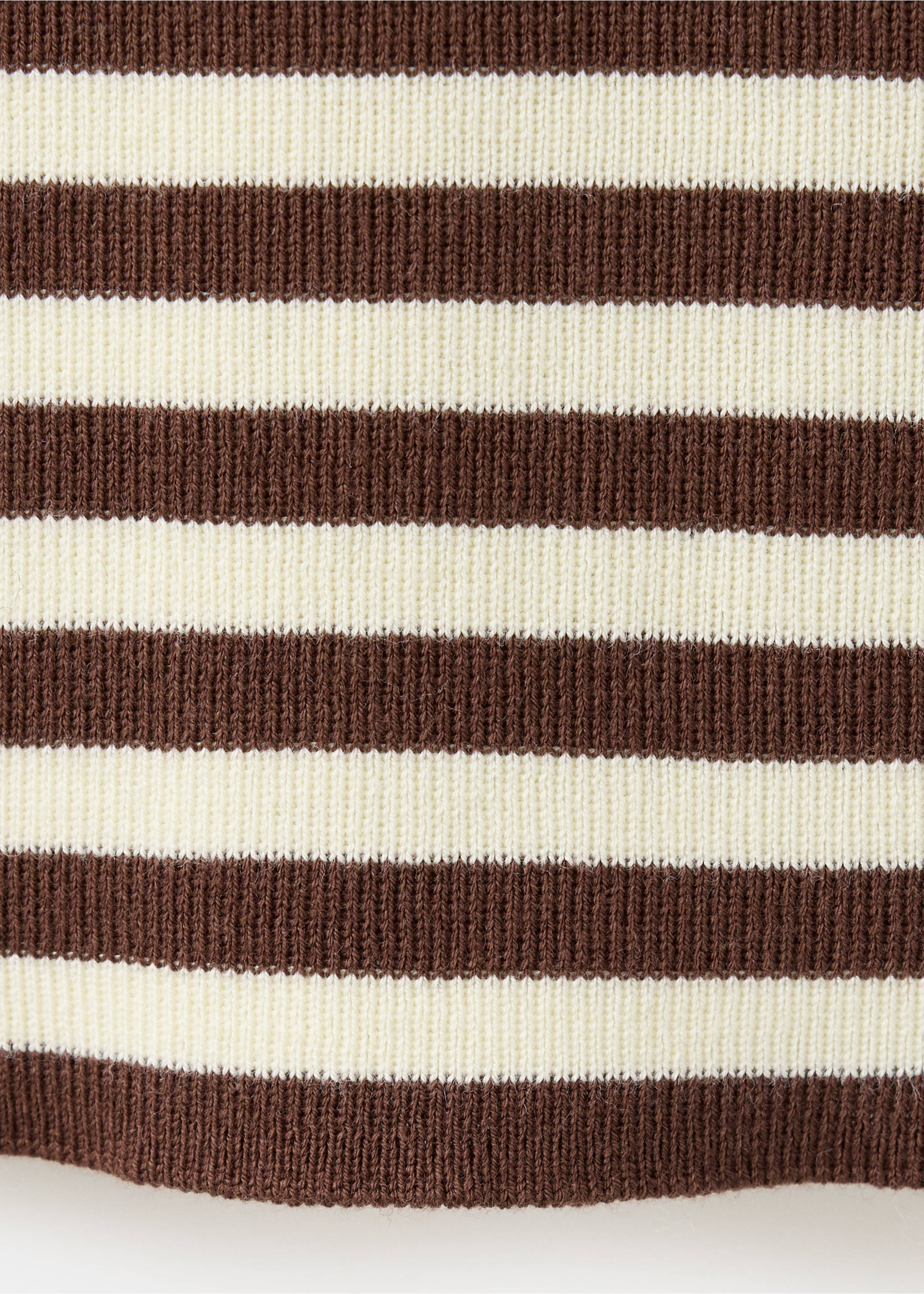 Top en maille fine avec col bateau - Détail de l'article 0, Café. Ref: 37001386-00.