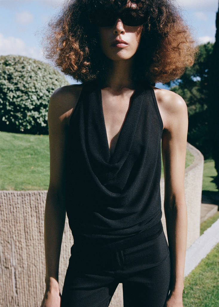 Fine-knit draped top — Black