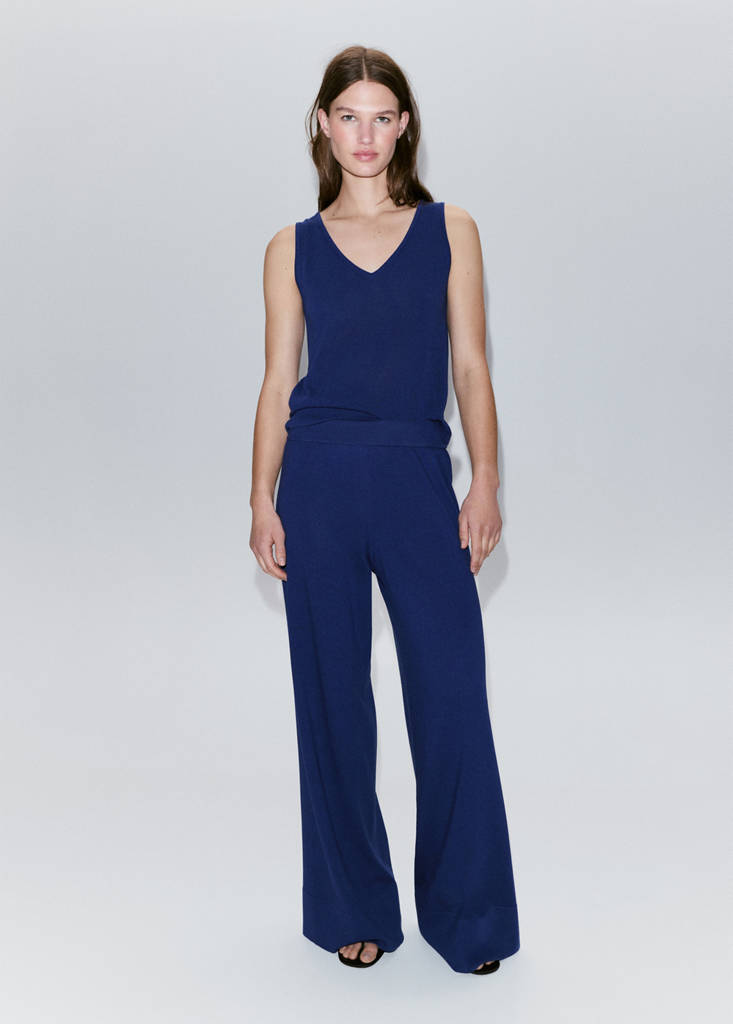 V-neck knit top — Vibrant blue