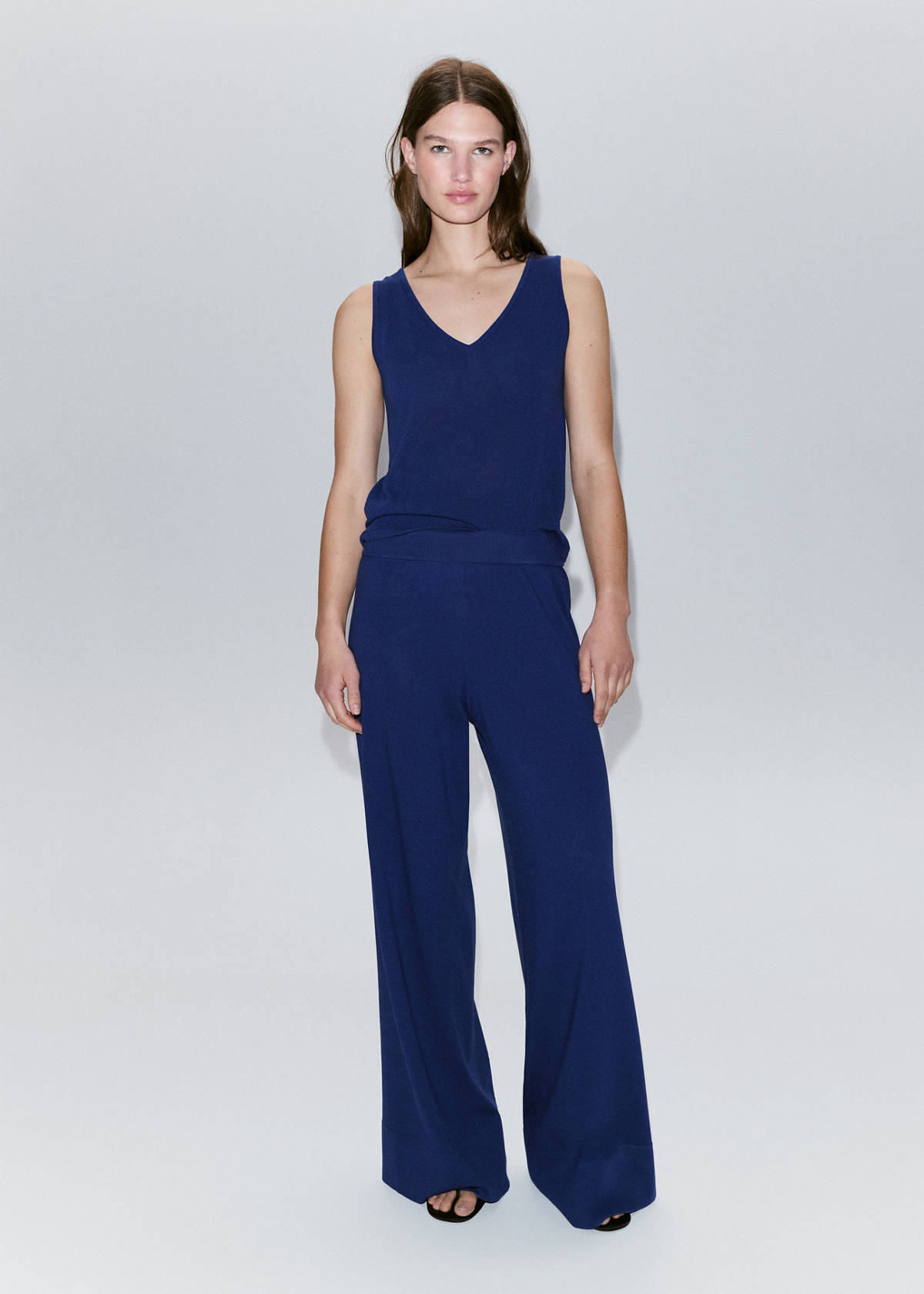 V-neck knit top — Vibrant blue