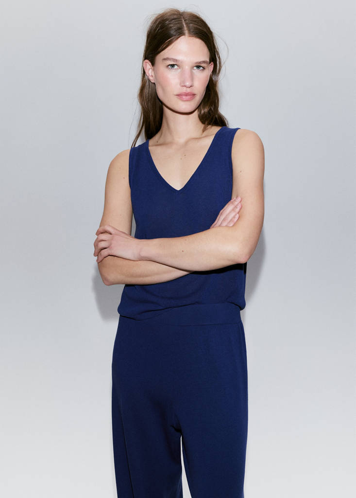V-neck knit top — Vibrant blue