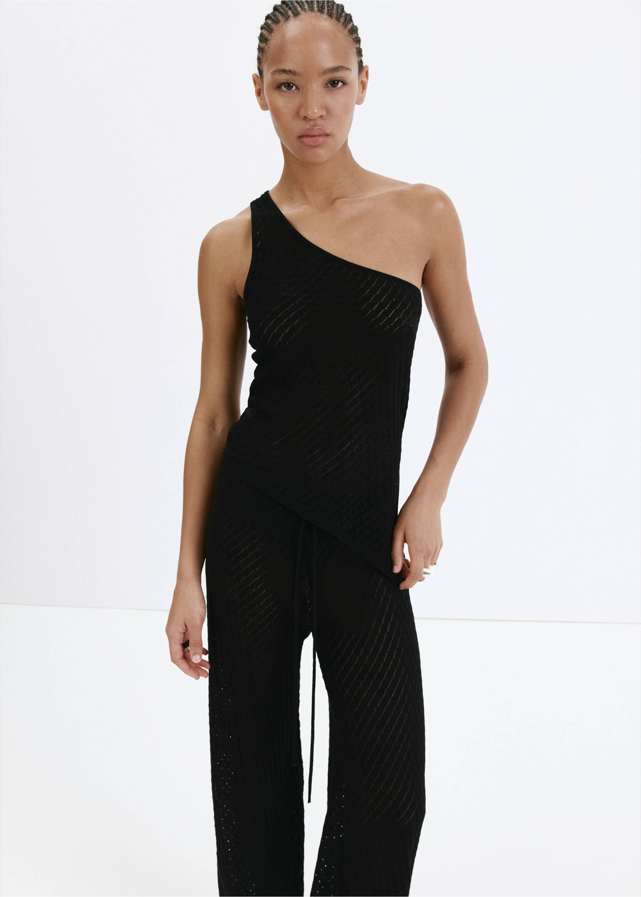 Asymmetric openwork knit top - Medium plane, Black. Ref: 37001395-00.
