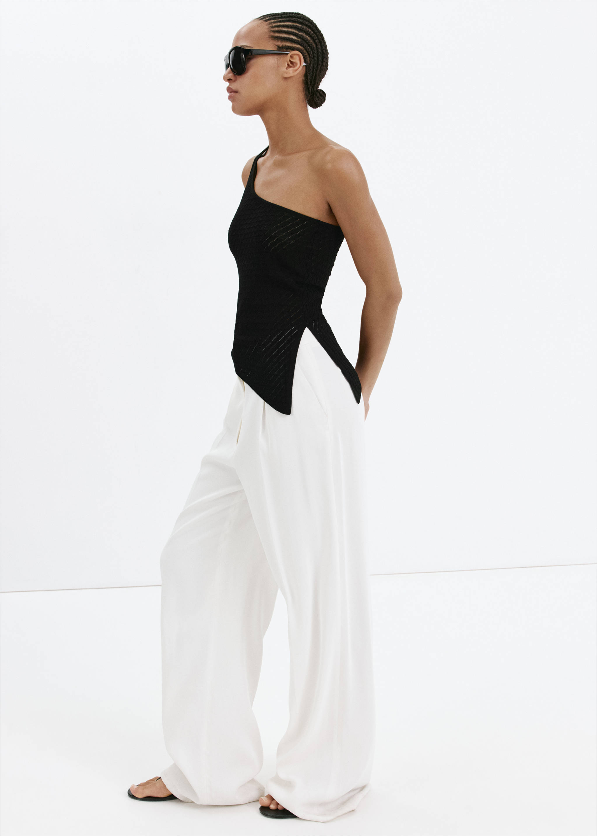 Asymmetric openwork knit top - Details of the article 3, Black. Ref: 37001395-00.