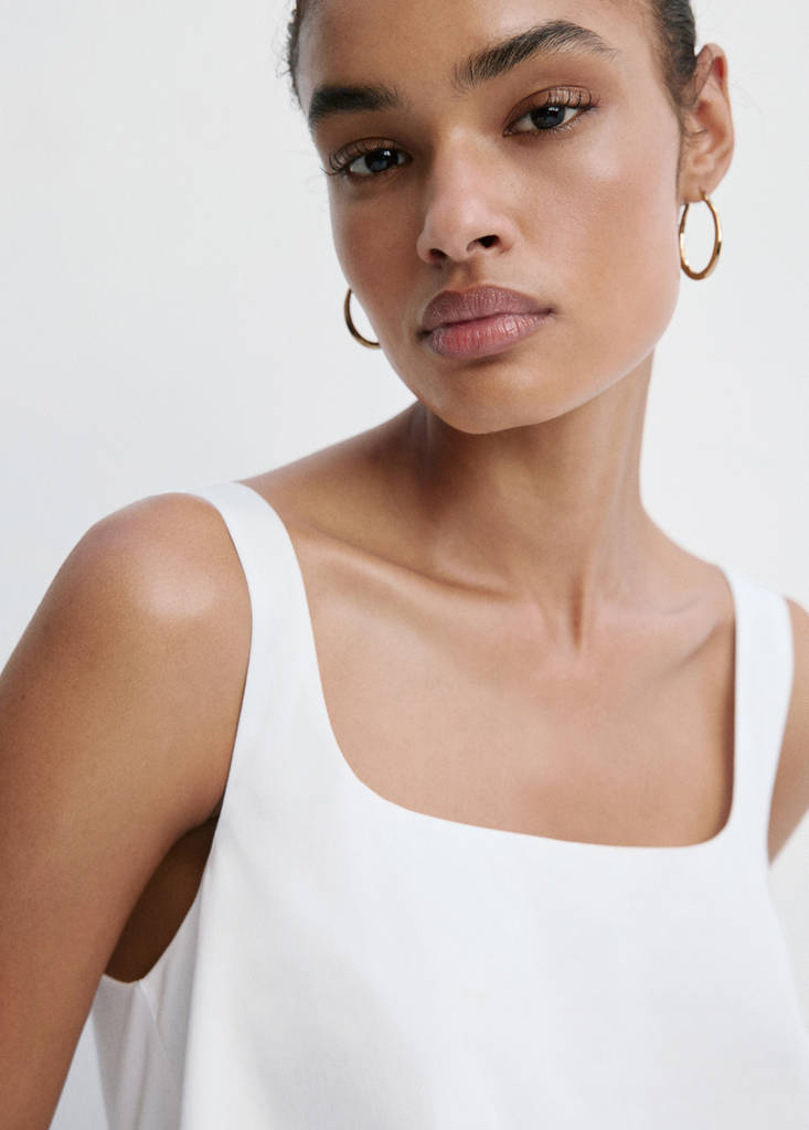 Oval hoop earrings — Gold
