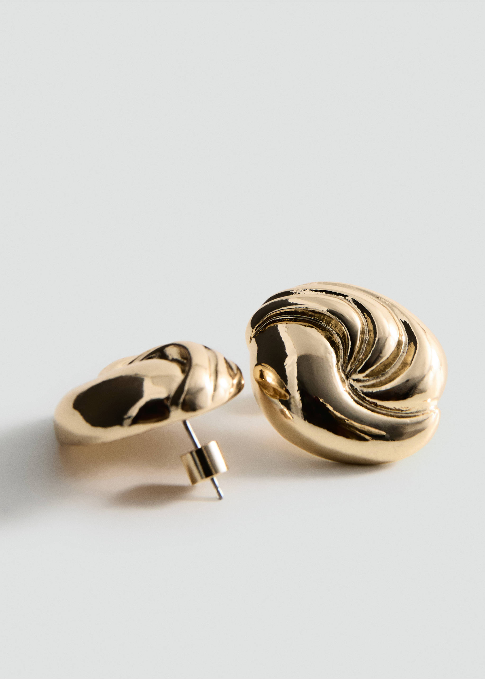Boucles d'oreilles relief - Plan moyen, Or. Ref: 37001405-00.