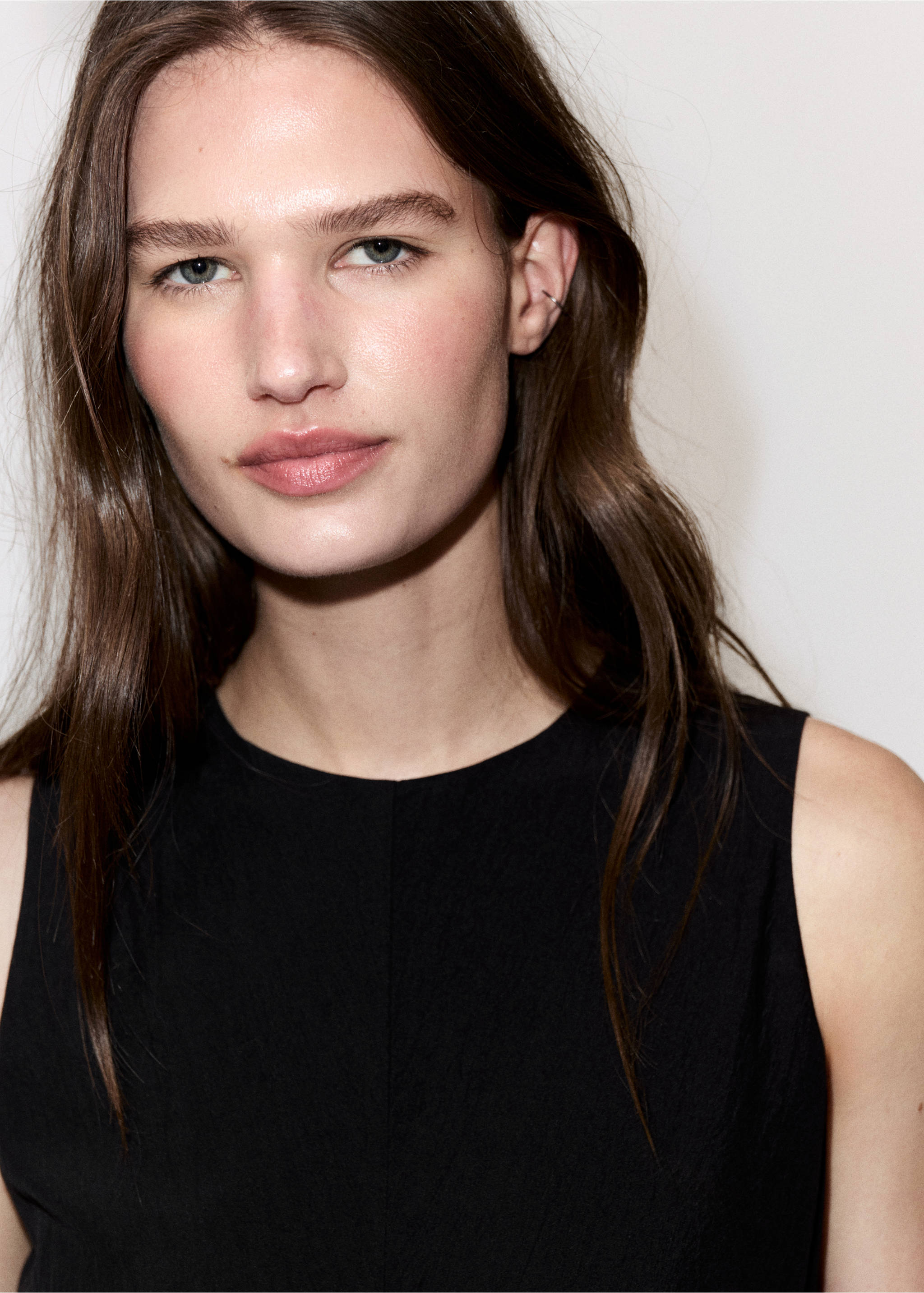 A-line crinkle effect dress - Details of the article 1, Black. Ref: 37001409-00.
