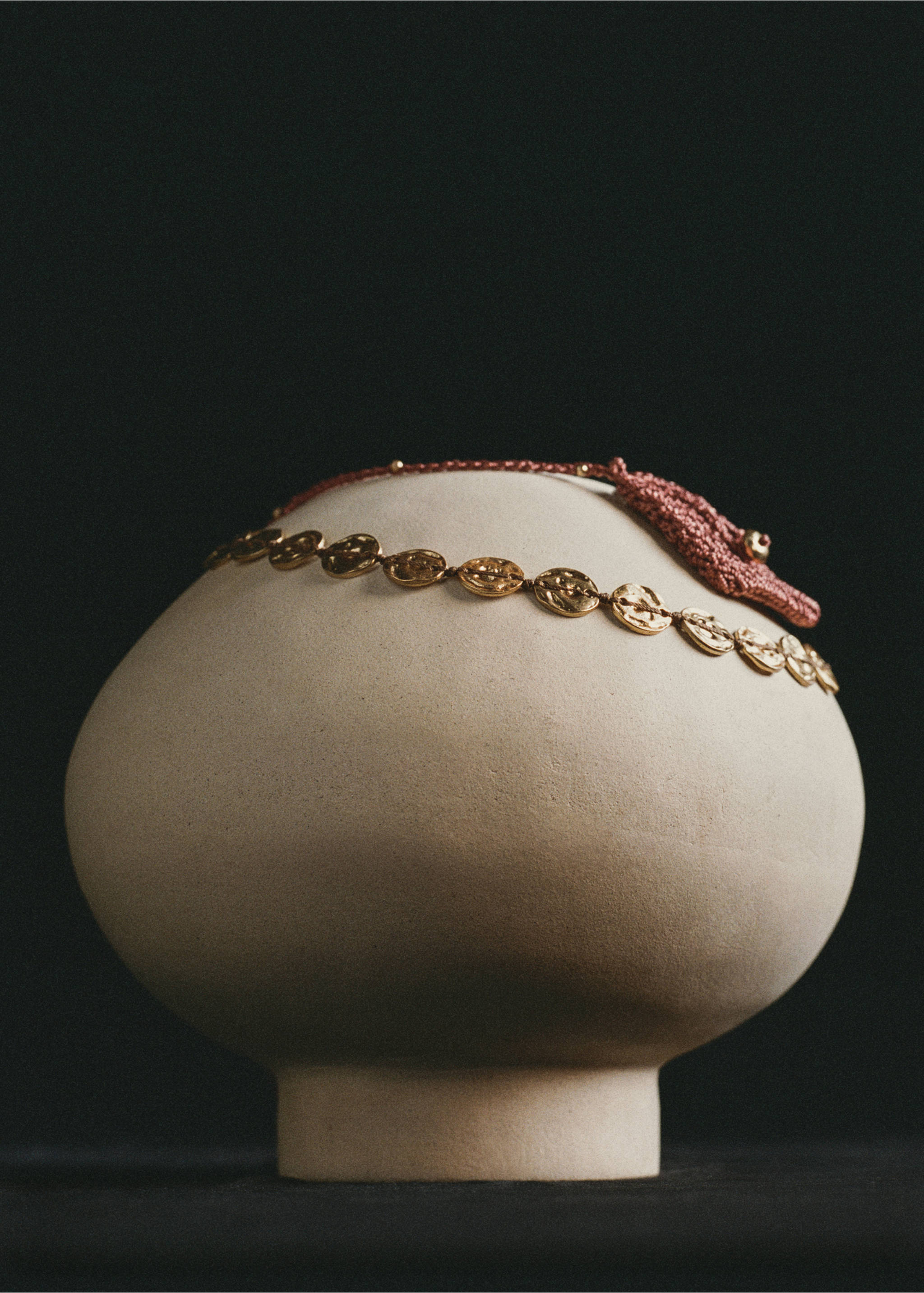 Set of 2 combined knit necklaces - Details of the article 5, Gold. Ref: 37001436-00.