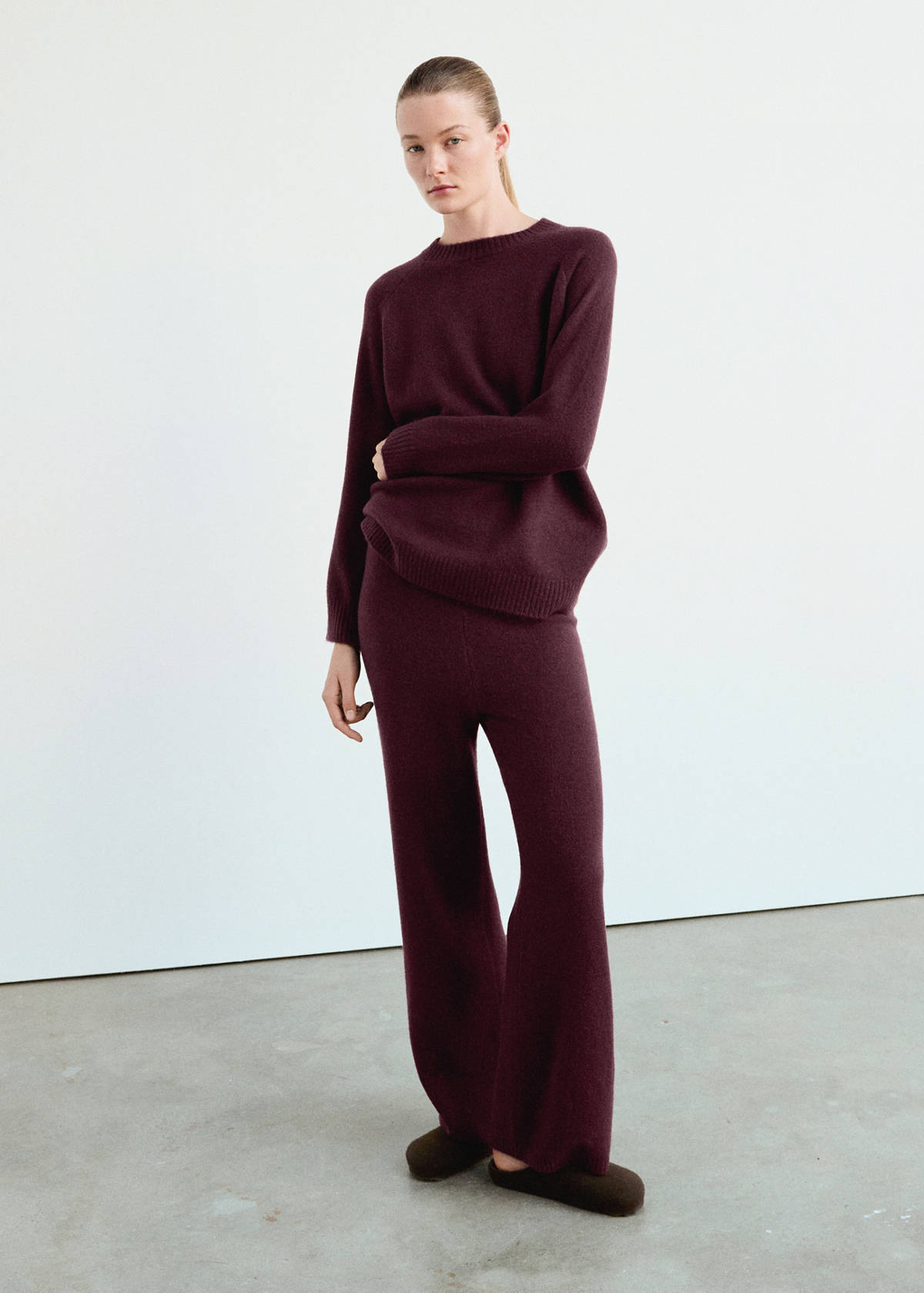 Round-neck knitted sweater — Burgundy