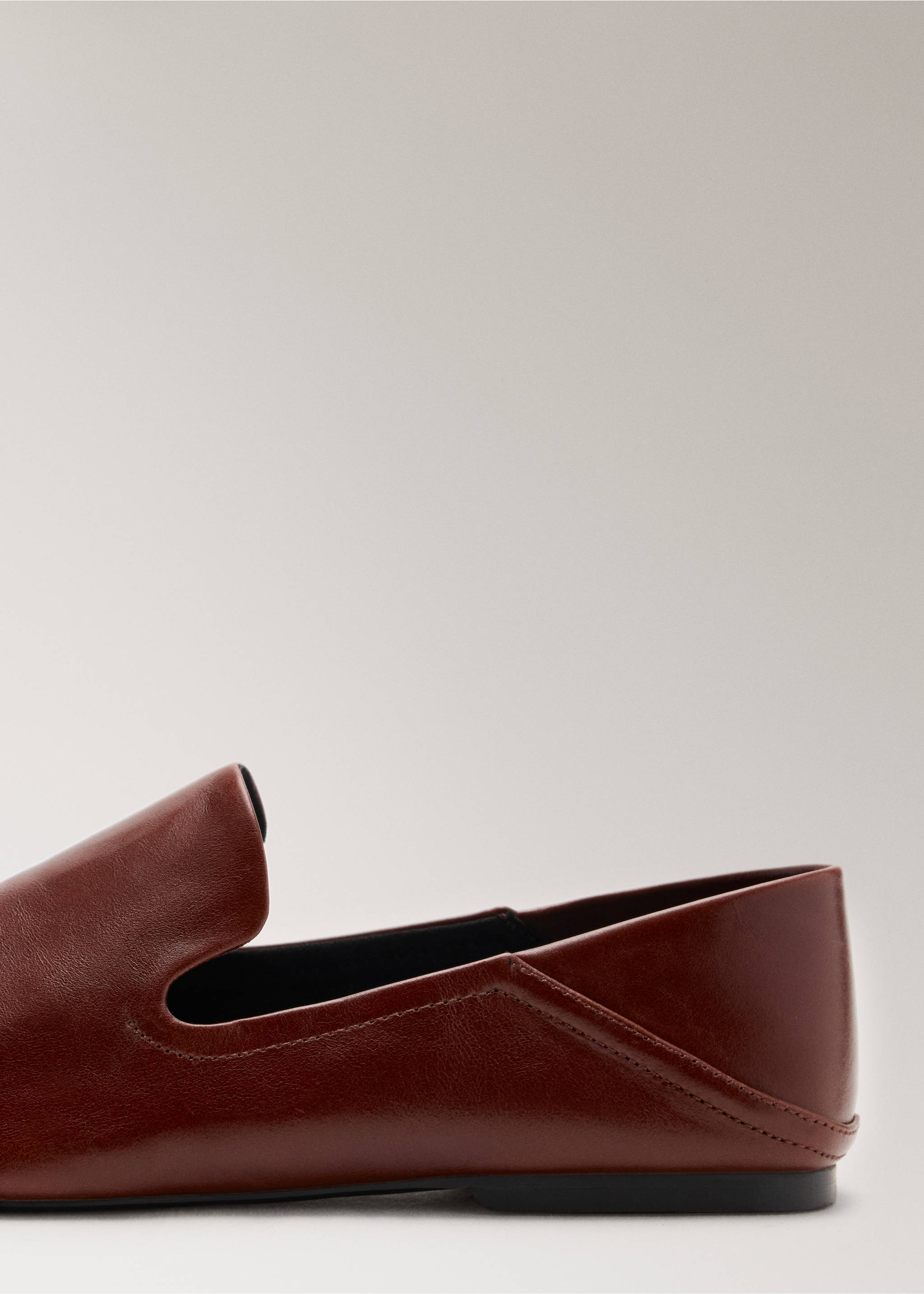 Leather loafers - Details of the article 1, Burgundy. Ref: 37001445-00.
