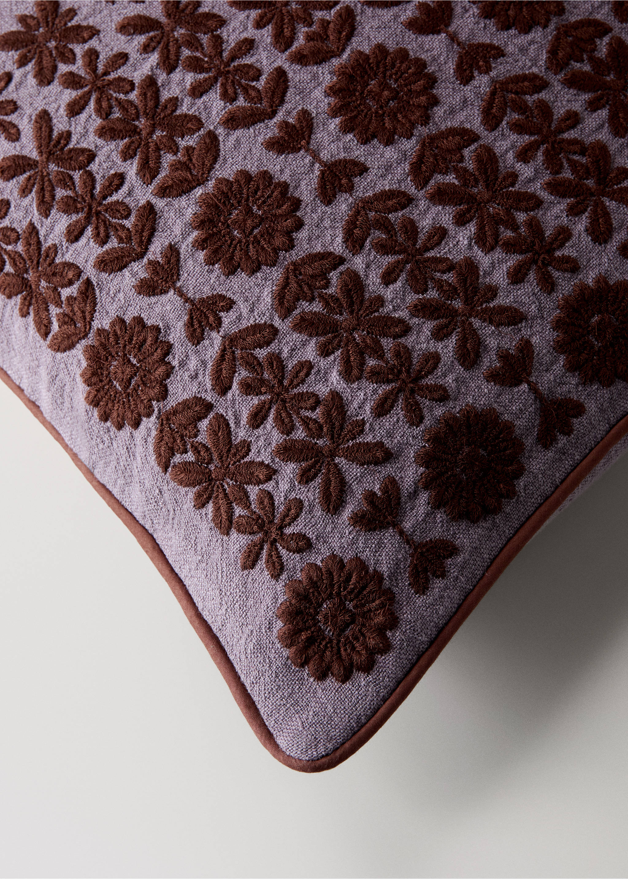 Embroidered linen cushion cover - Details of the article 1, Lavender. Ref: 37001479-00.