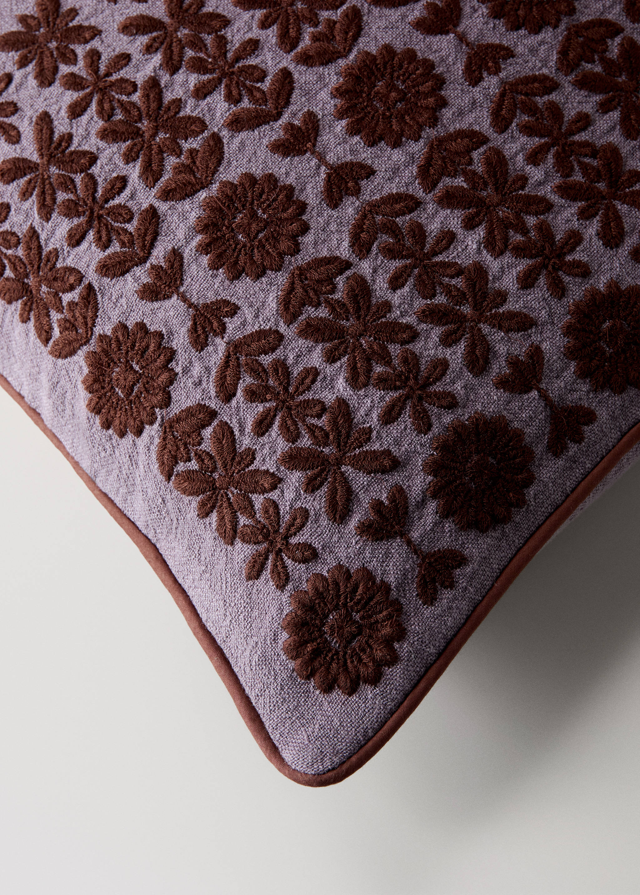 Embroidered linen cushion cover - Details of the article 1
