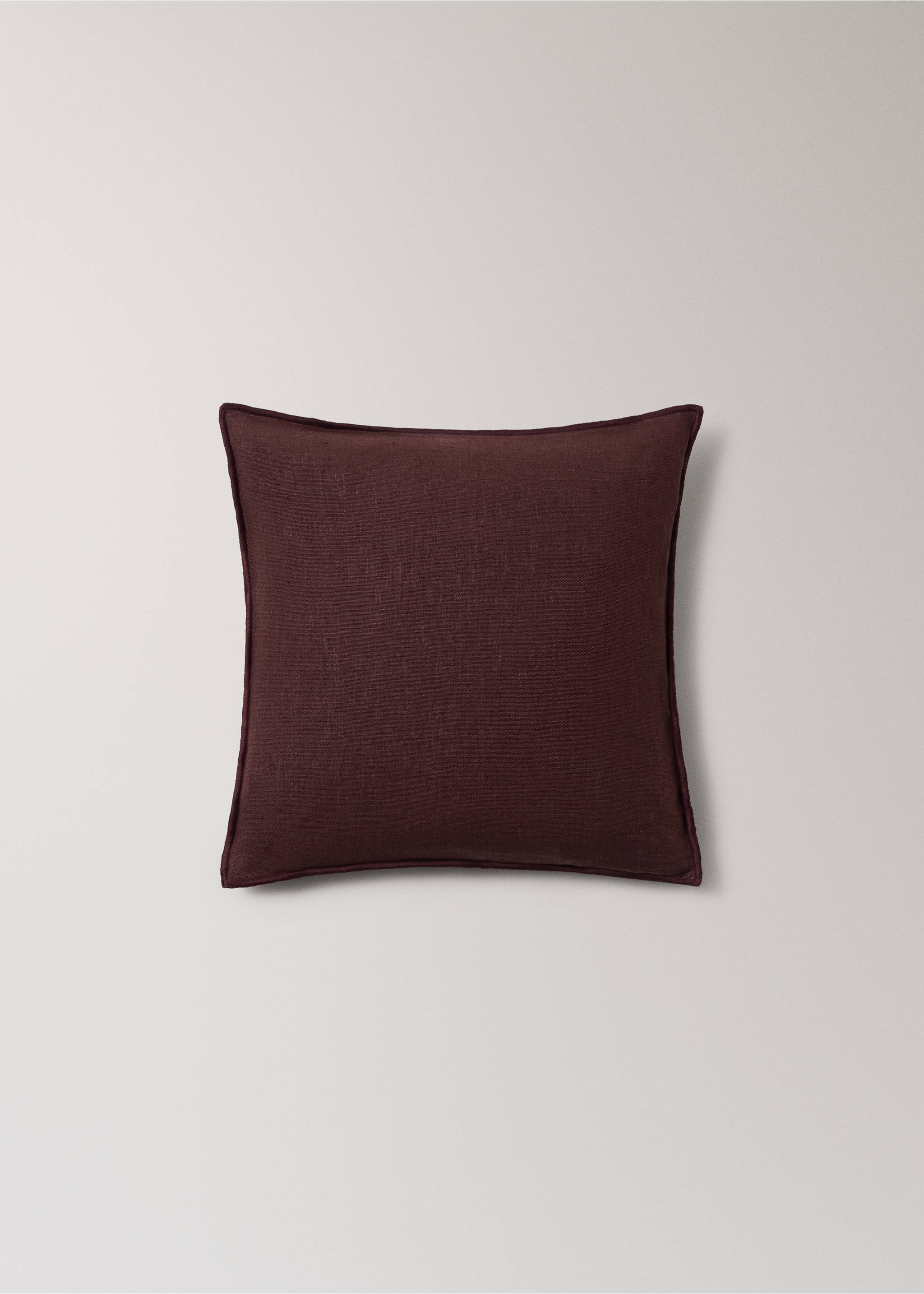Deep burgundy square cushion cover in a textured woven fabric., Dark Red. Ref: 37001481-00.