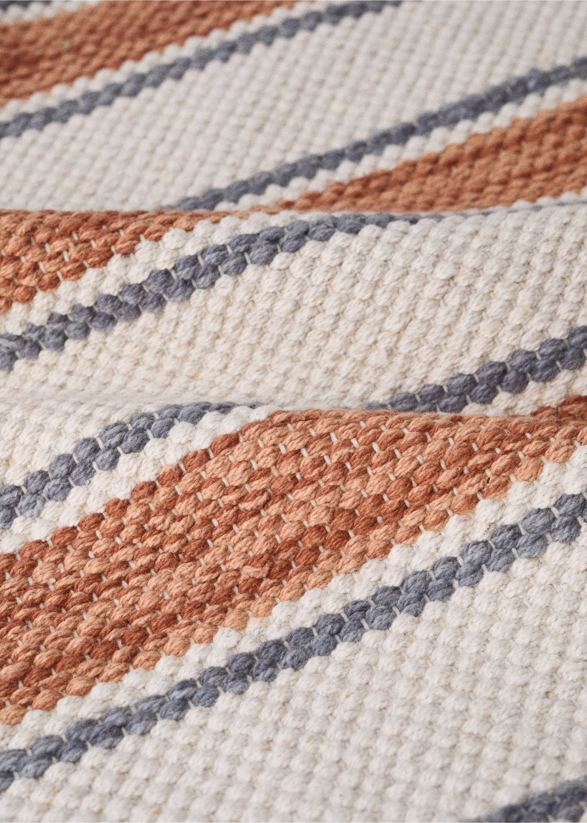 100% cotton striped rug - Details of the article 1, Russet. Ref: 37001493-00.