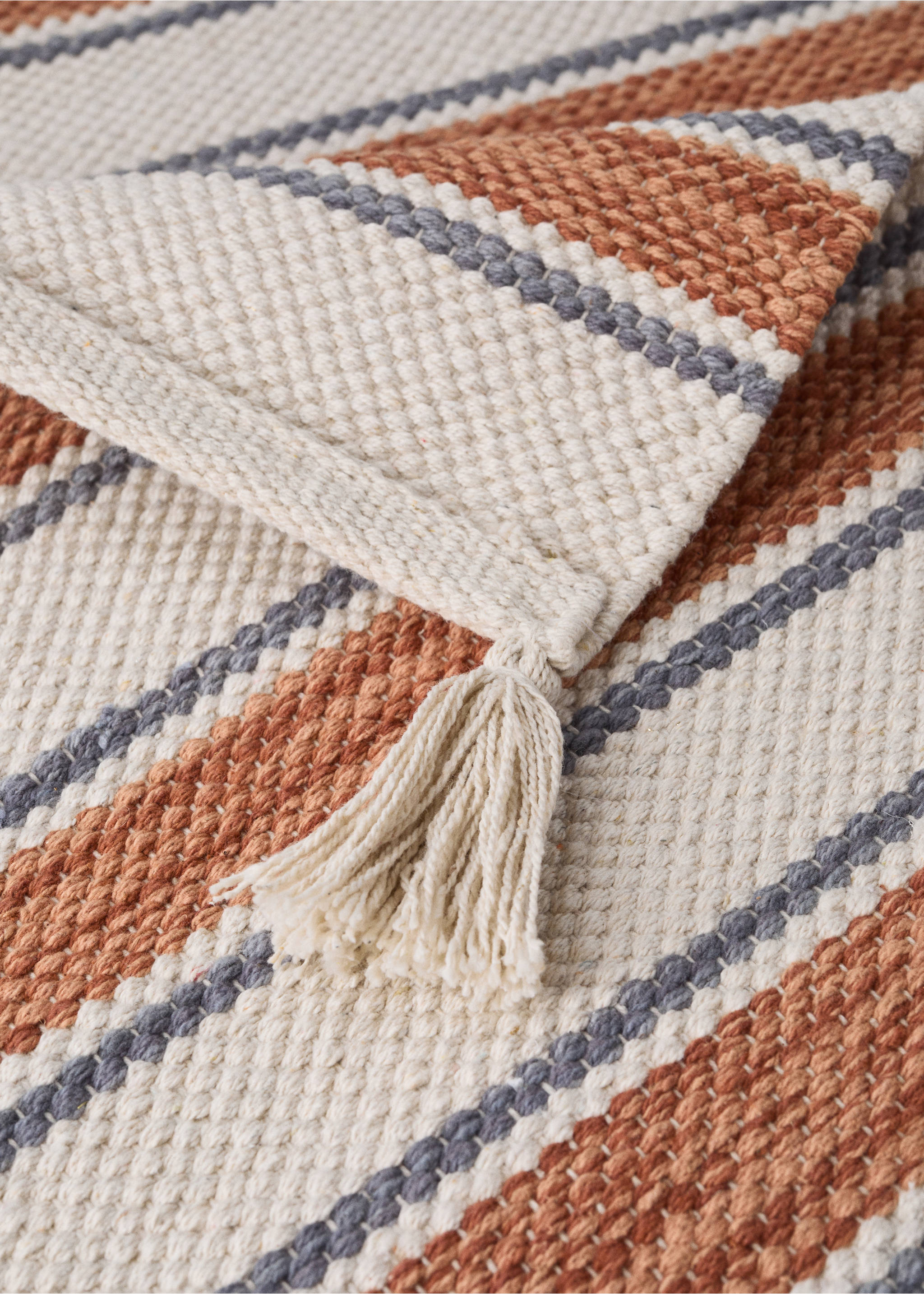 100% cotton striped rug - Details of the article 2, Russet. Ref: 37001493-00.