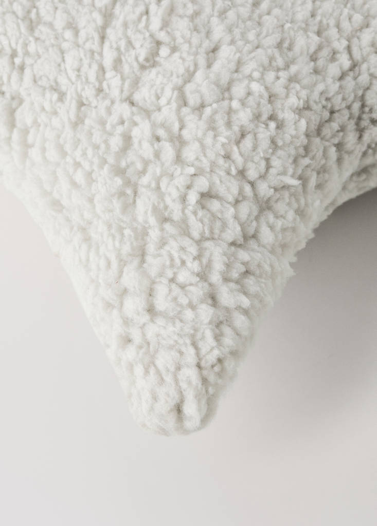 Extra-soft star cushion in faux fur — Grey