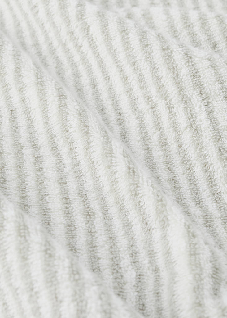 Two-tone striped washcloth with hem trim — Grey