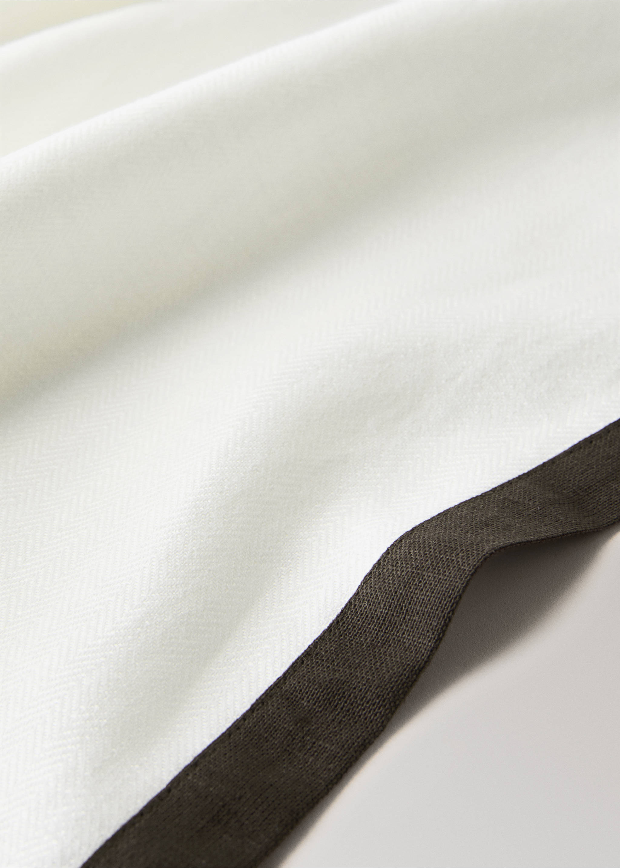 Cotton and linen curtain with contrasting detail - Details of the article 1, Off White. Ref: 37001522-00.