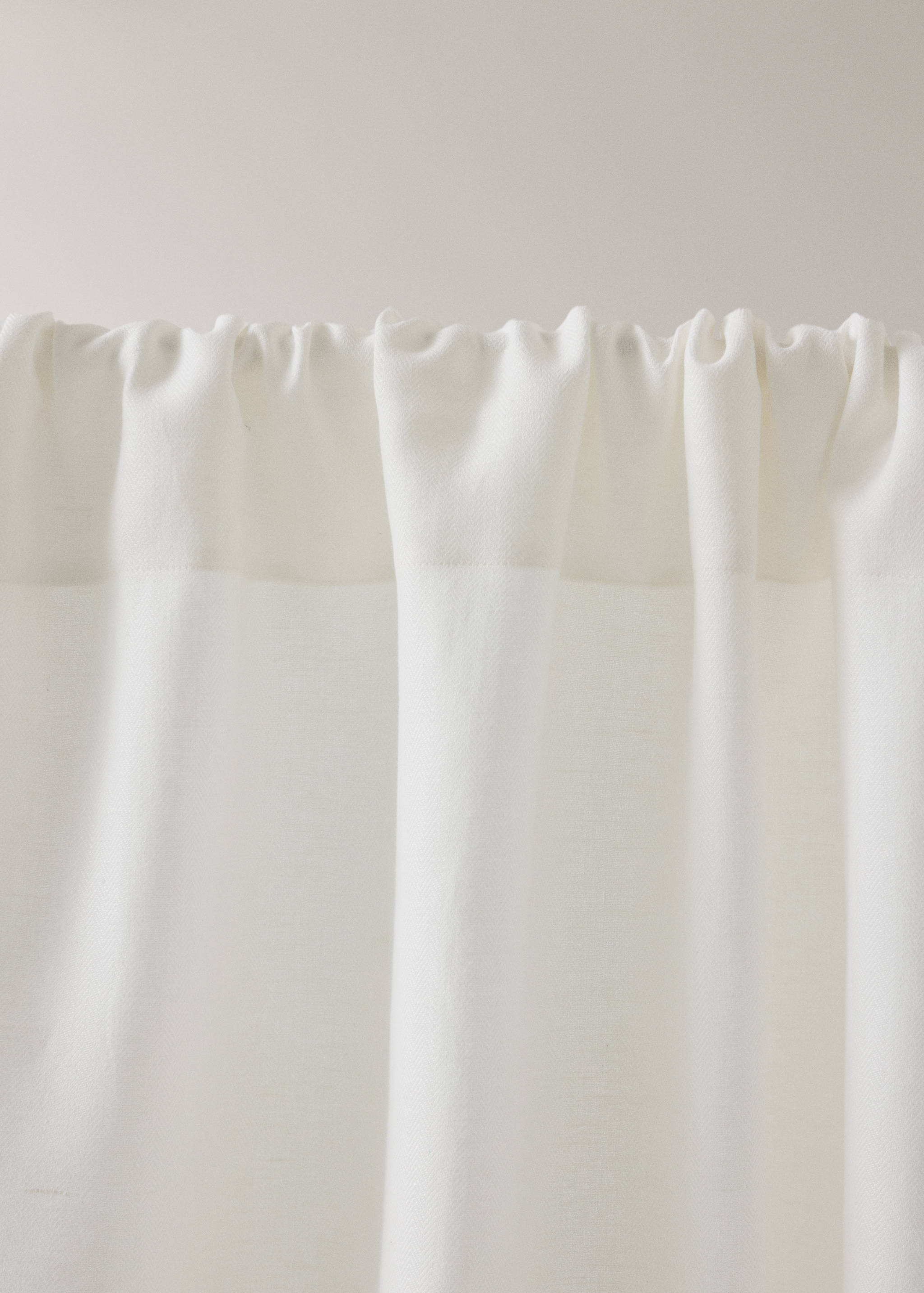 Cotton and linen curtain with contrasting detail - Details of the article 2