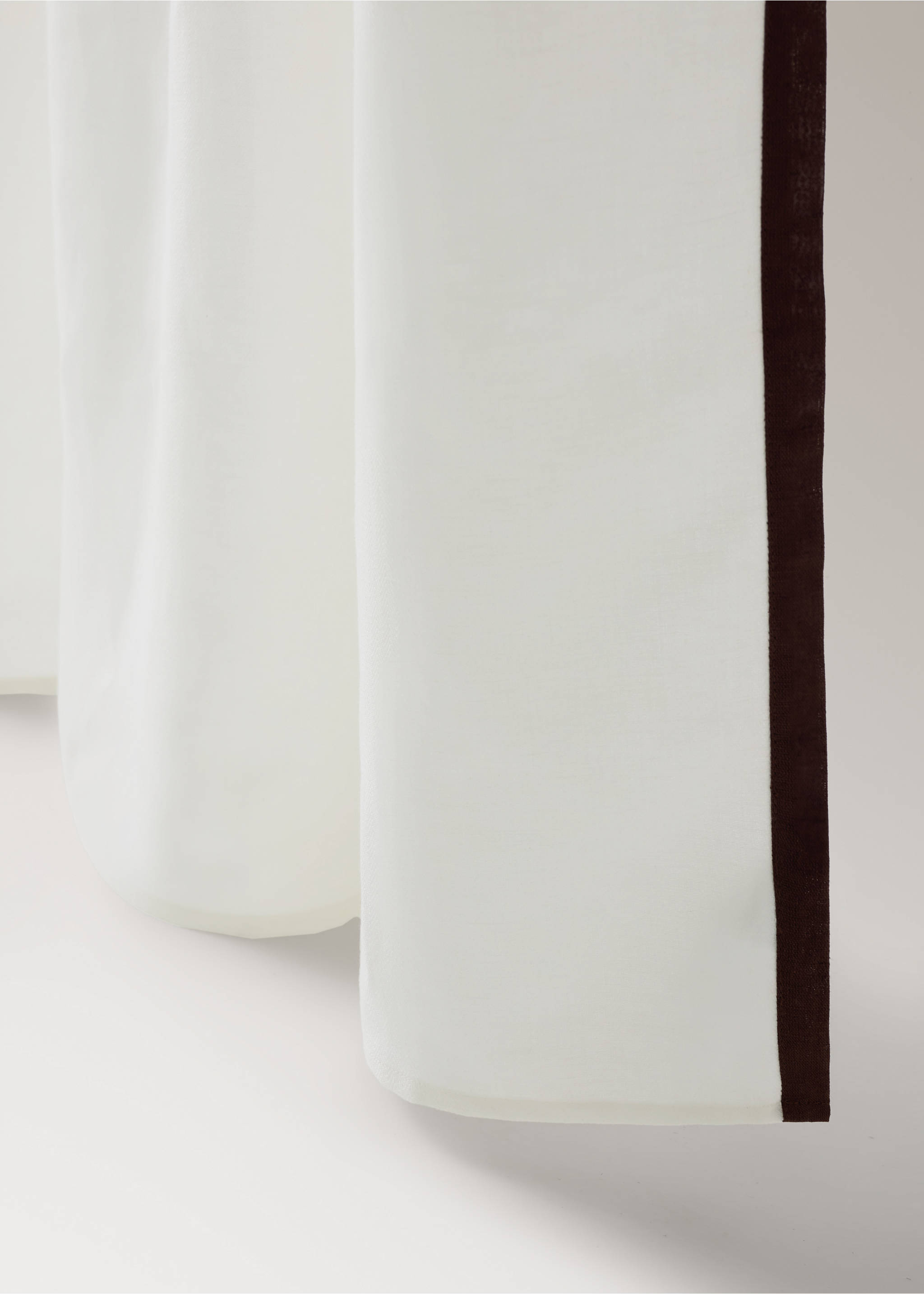 Cotton and linen curtain with contrasting detail - Details of the article 3, Off White. Ref: 37001522-00.
