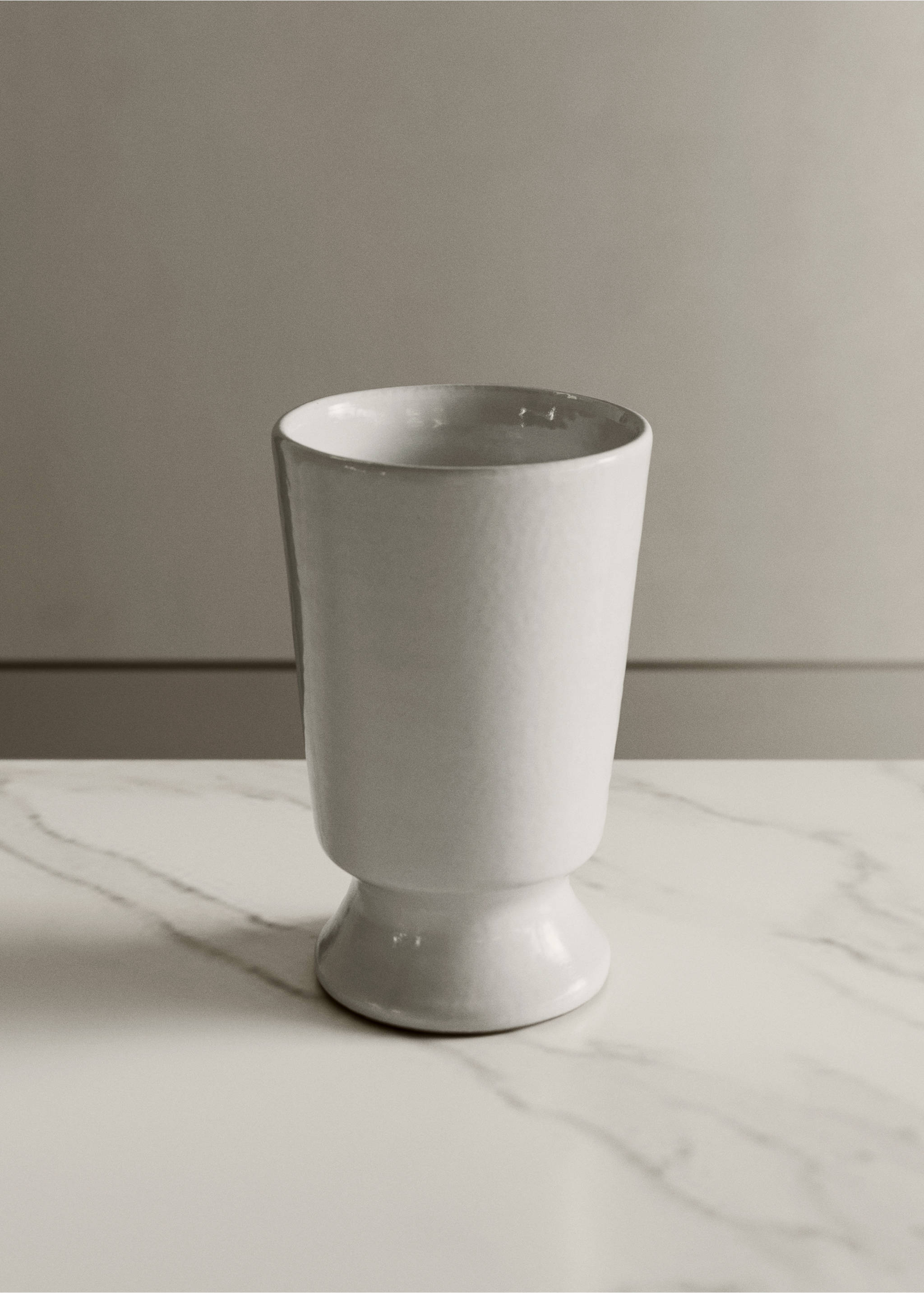 Low terracotta vase - General plane, Ecru. Ref: 37001525-00.