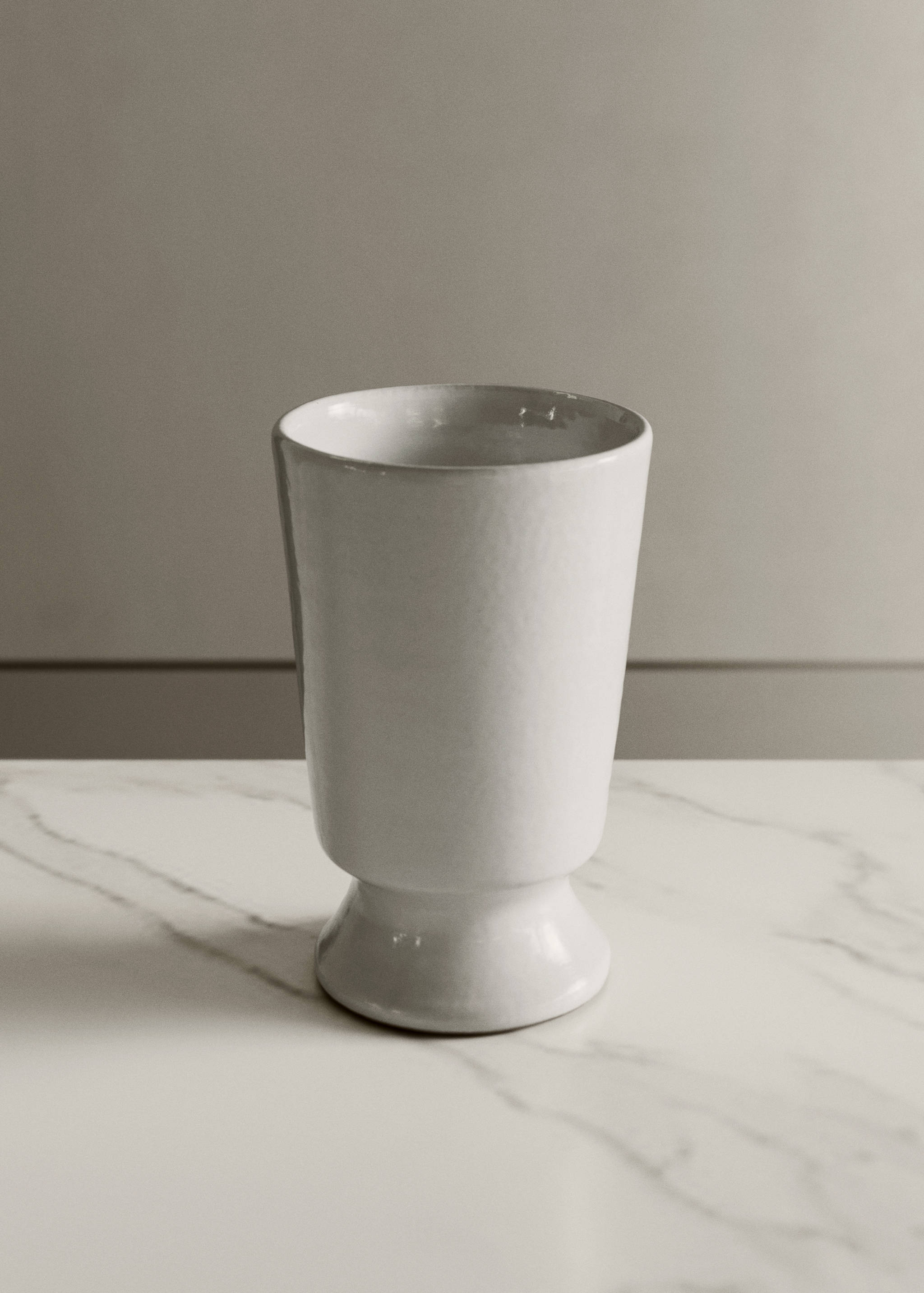 Low terracotta vase - General plane