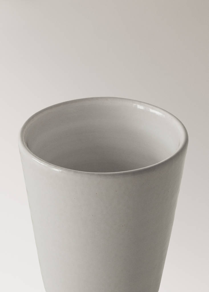 Low terracotta vase — Ecru