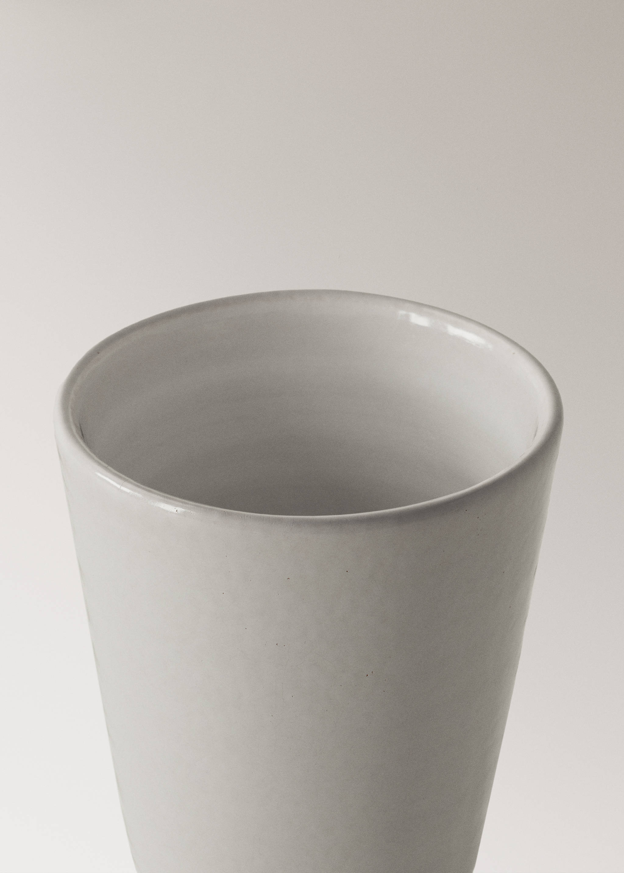 Low terracotta vase - Details of the article 1