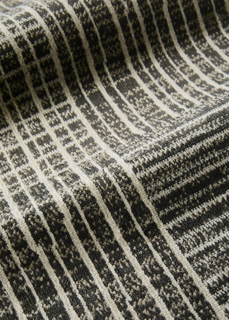 Large geometric print rug — Charcoal