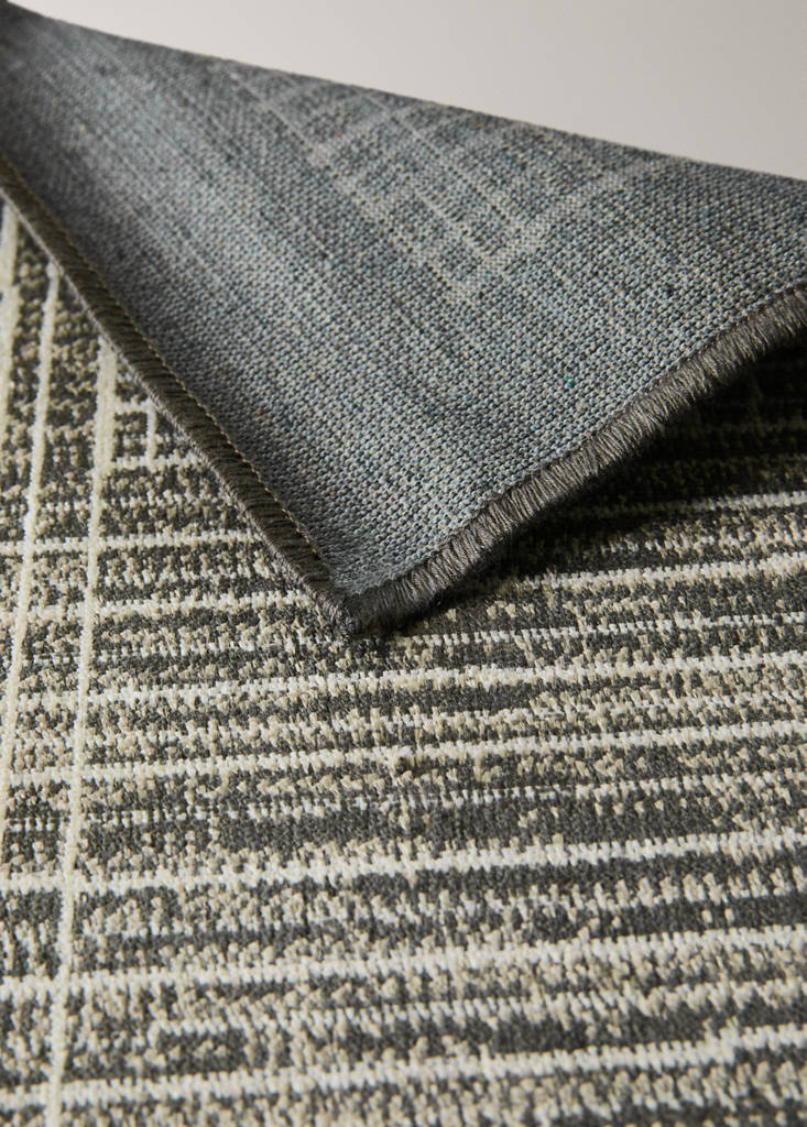 Large geometric print rug — Charcoal