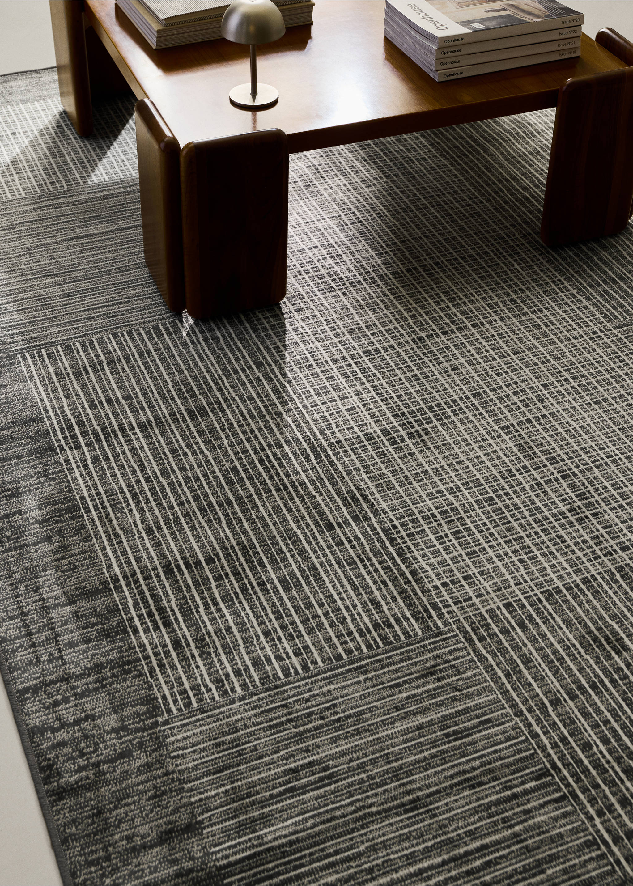 Small geometric yarn rug - General plane, Charcoal. Ref: 37001529-00.