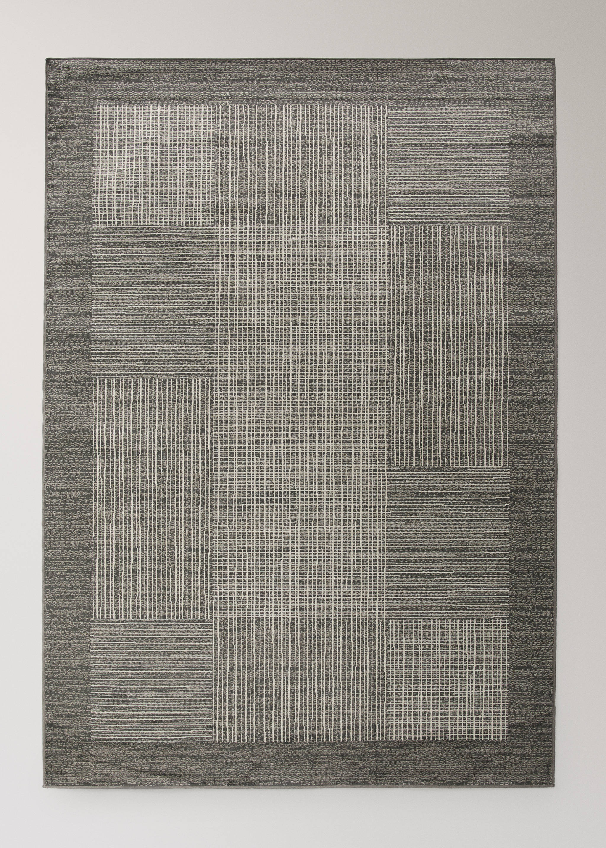 Small geometric yarn rug - Article without model